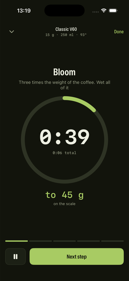 Brewing screen with a circular timer, target weight and step progress
